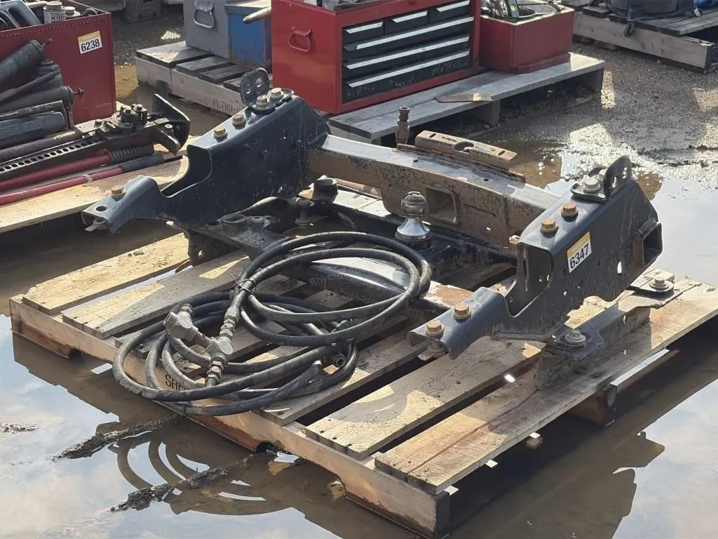 Pallet of Tow Hitch & Gooseneck Hitch