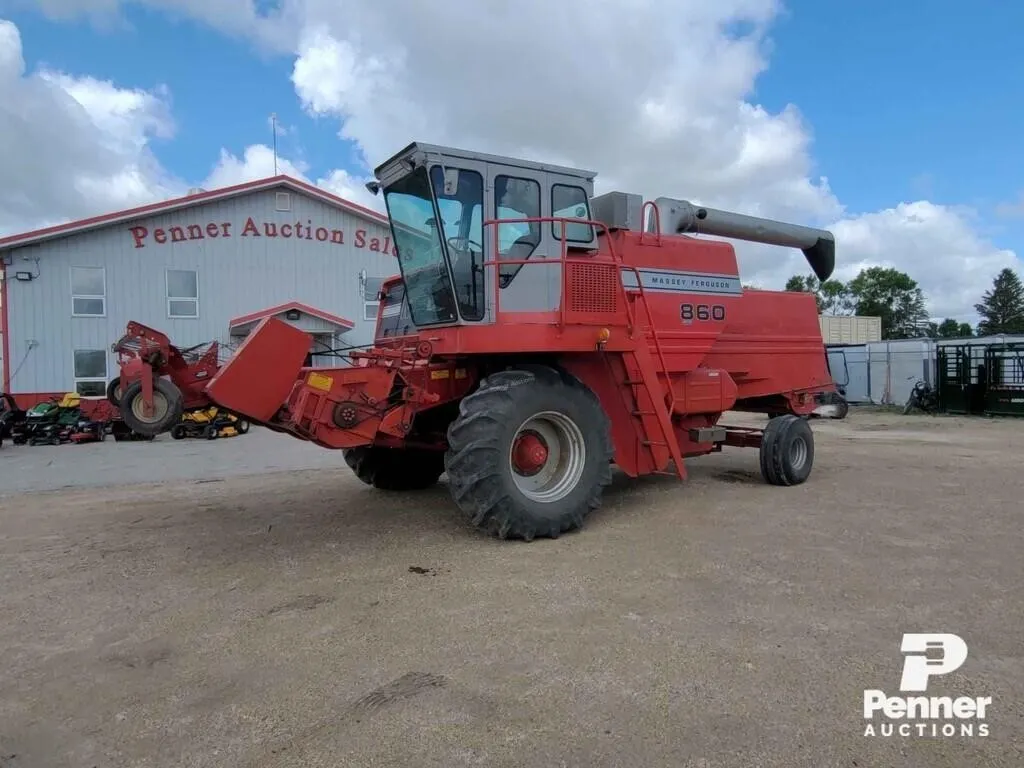 Massey Ferguson 860 Combine w/ Pickup Head