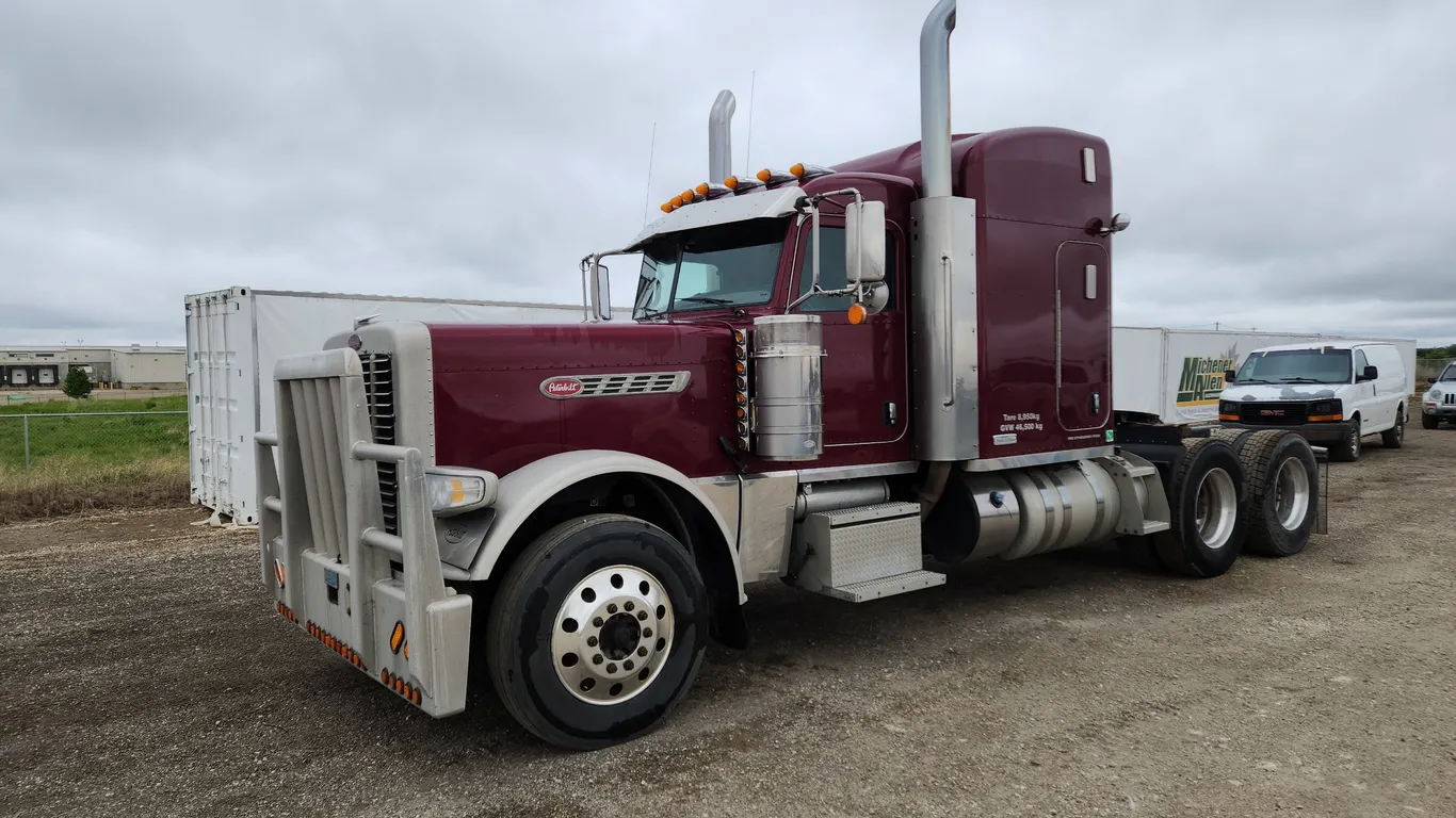 2017 Peterbilt 389 T/A Sleeper Tractor