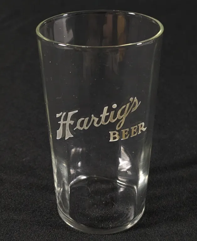 RARE ETCHED GLASS HARTIG'S BEER (WATERTOWN WISCONSIN) (FLUTED INTERIOR)
