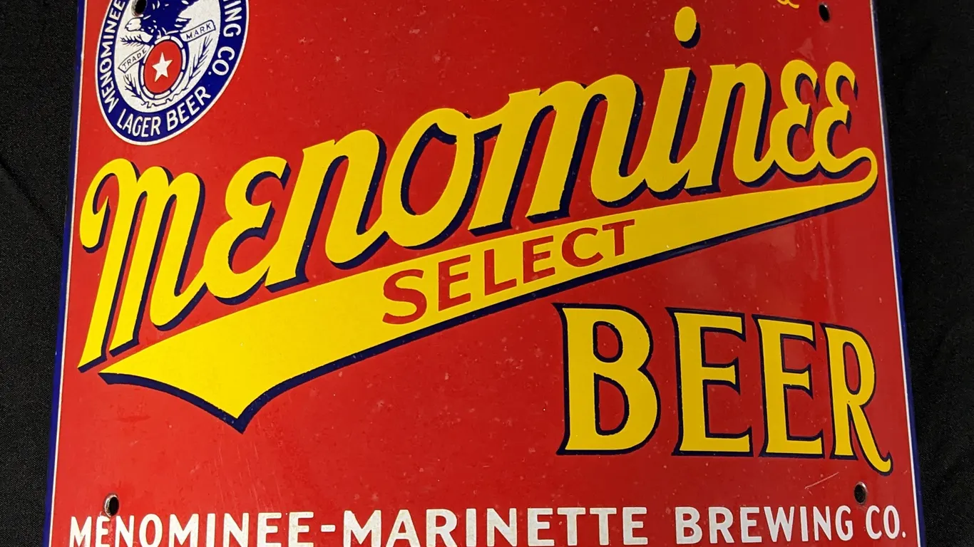 PORCELAIN CORNER SIGN "THE BEST WHAT IS" MENOMINEE SELECT BEER MENOMINEE MARINETTE BREWING CO MICHIGAN