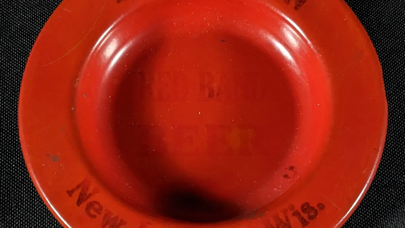 TIN ASHTRAY KNAPSTEIN RED BAND BEER NEW LONDON WISCONSIN