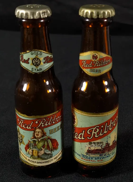 MATHIE RUDER RED RIBBON BEER MINI BOTTLE SALT & PEPPER SHAKERS WAUSAU WISCONSIN