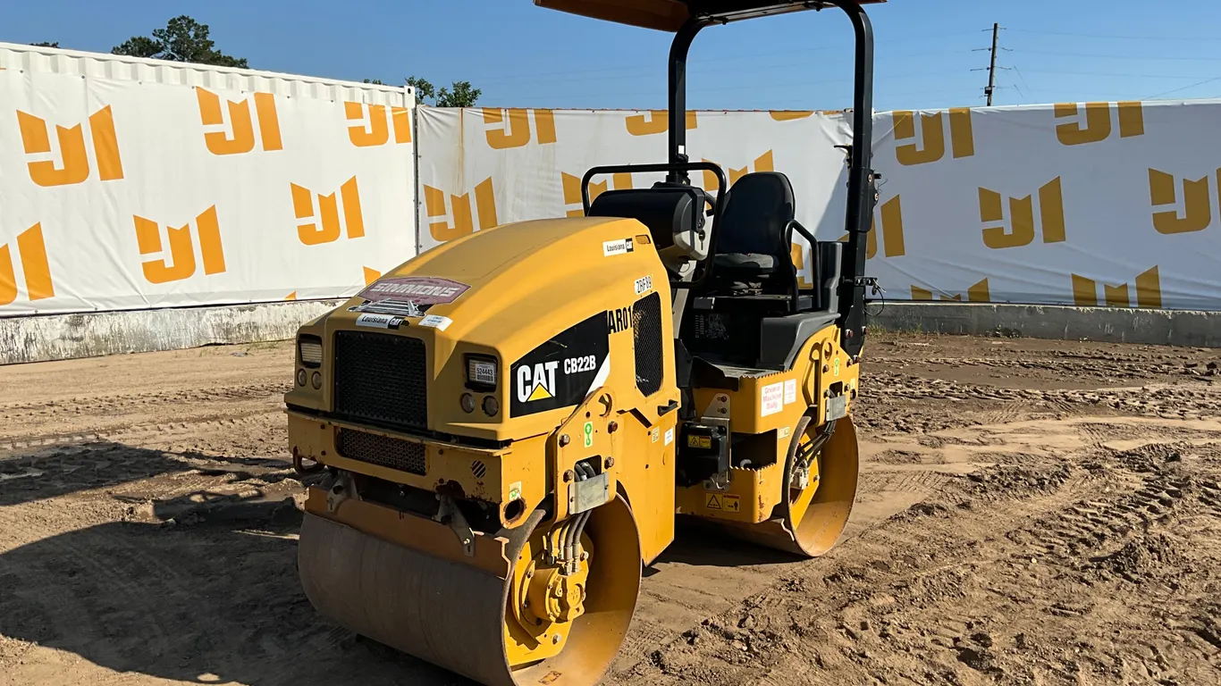 2015 CATERPILLAR CB22B TANDEM VIBRATORY ROLLER SN: CATCB22BL41900180