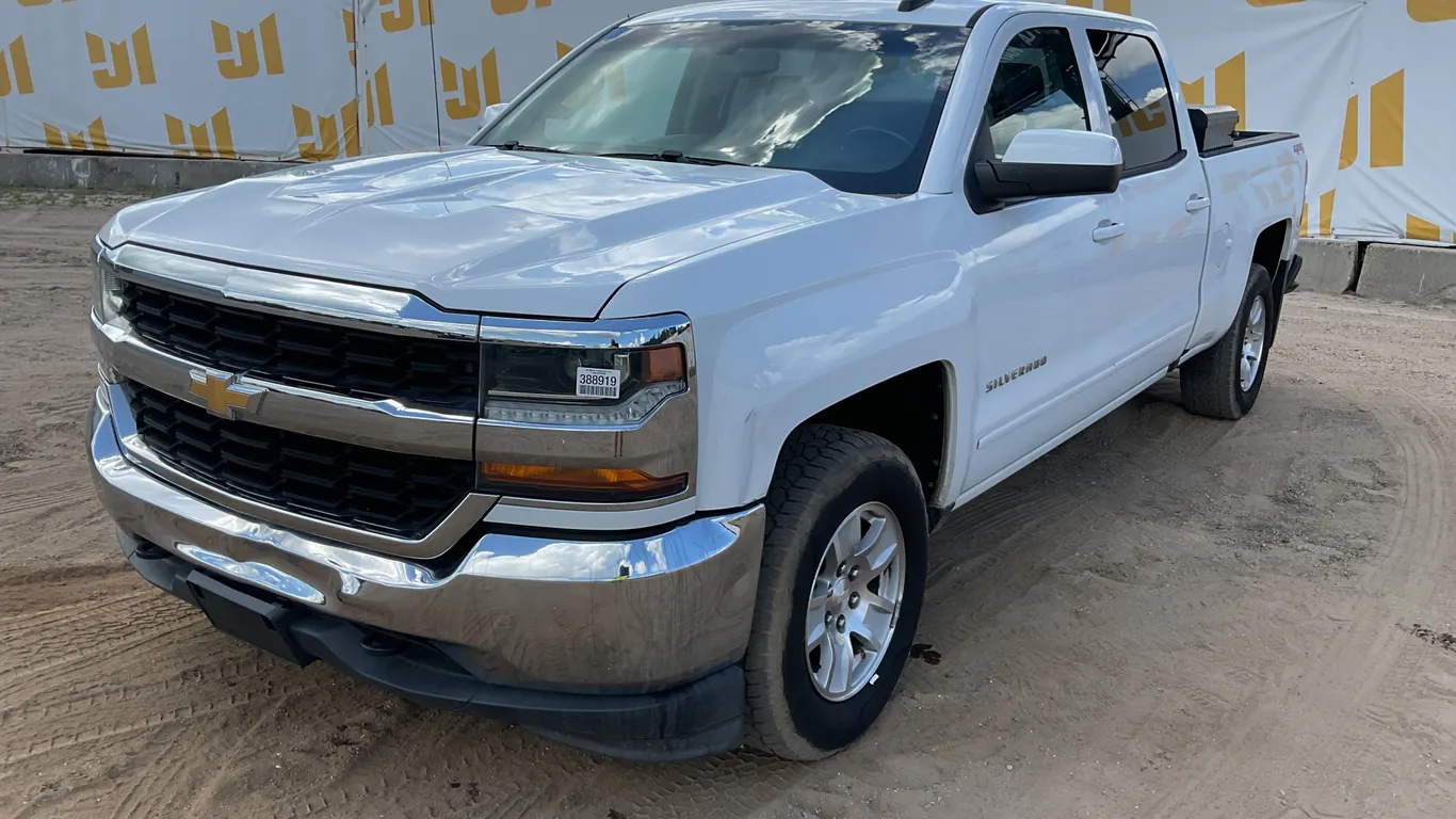 2018 CHEVROLET SILVERADO CREW CAB 4X4 PICKUP VIN: 1GCUKREC6JF172440