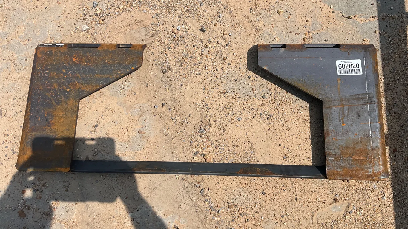 UNUSED WOLVERINE MOUNTING PLATE