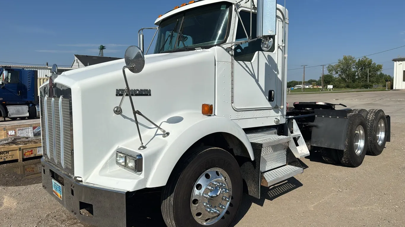 2005 Kenworth T800 day cab