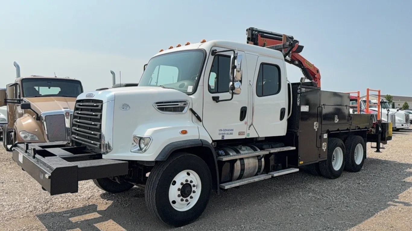 2016 Freightliner 108SD crew cab service truck