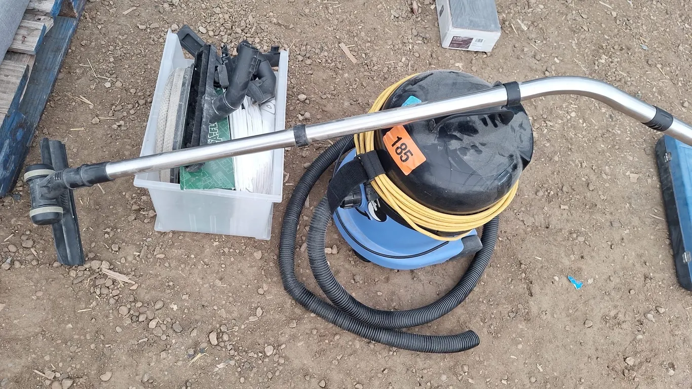 Nacecare vacuum cleaner (working condition)