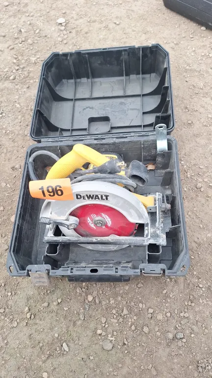 Dewalt 7 1/2" circular saw