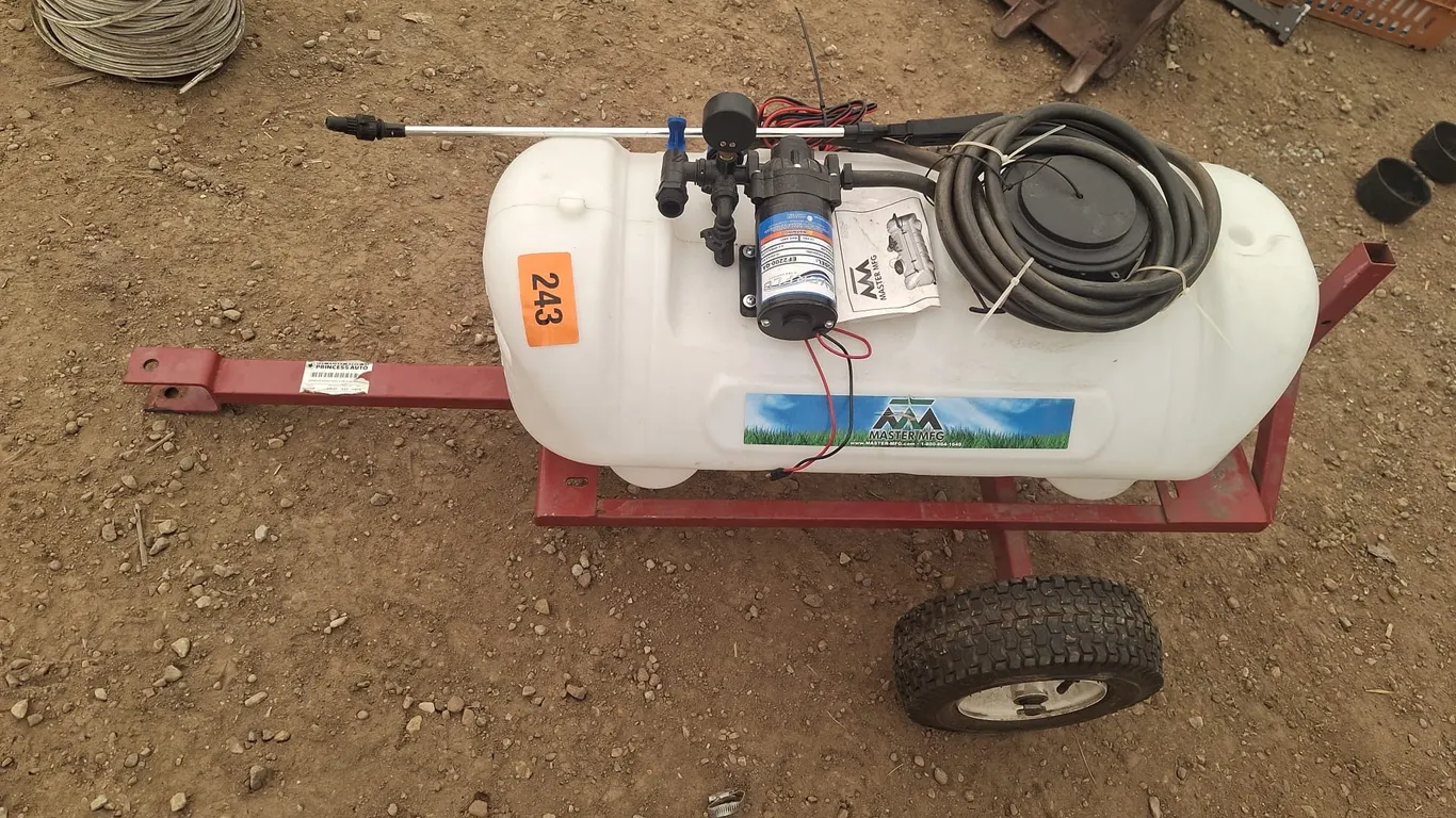 New 15 gallon sprayer with spray boom kit