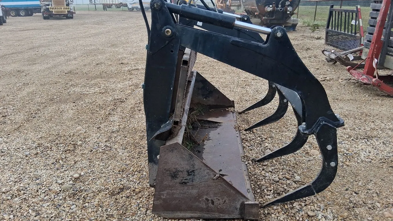 7Ft Tractor Bucket with HLA Grapple