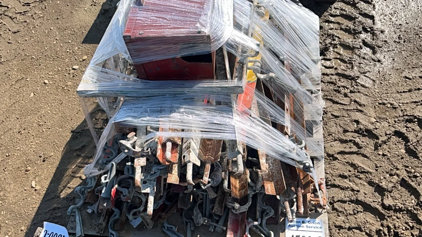 ASSORTED SCAFFOLD BRACES