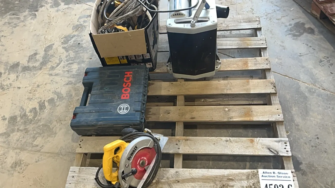 WAGNER FLEXIO 990 2349366 PAINT SPRAYER, ASSORTED POWER TOOLS - LOCATED IN SHOP