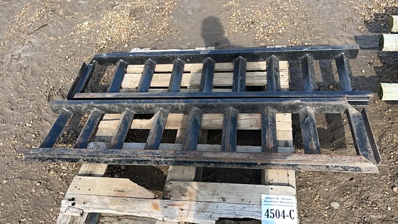 1 SET 14 1/2" (W) X 62" (L) TRUCK RAMPS