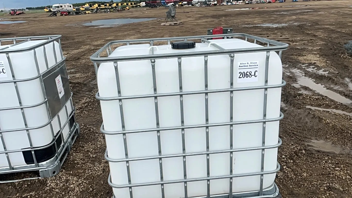 1000 LTR PLASTIC TOTE IN METAL CAGE - POTABLE