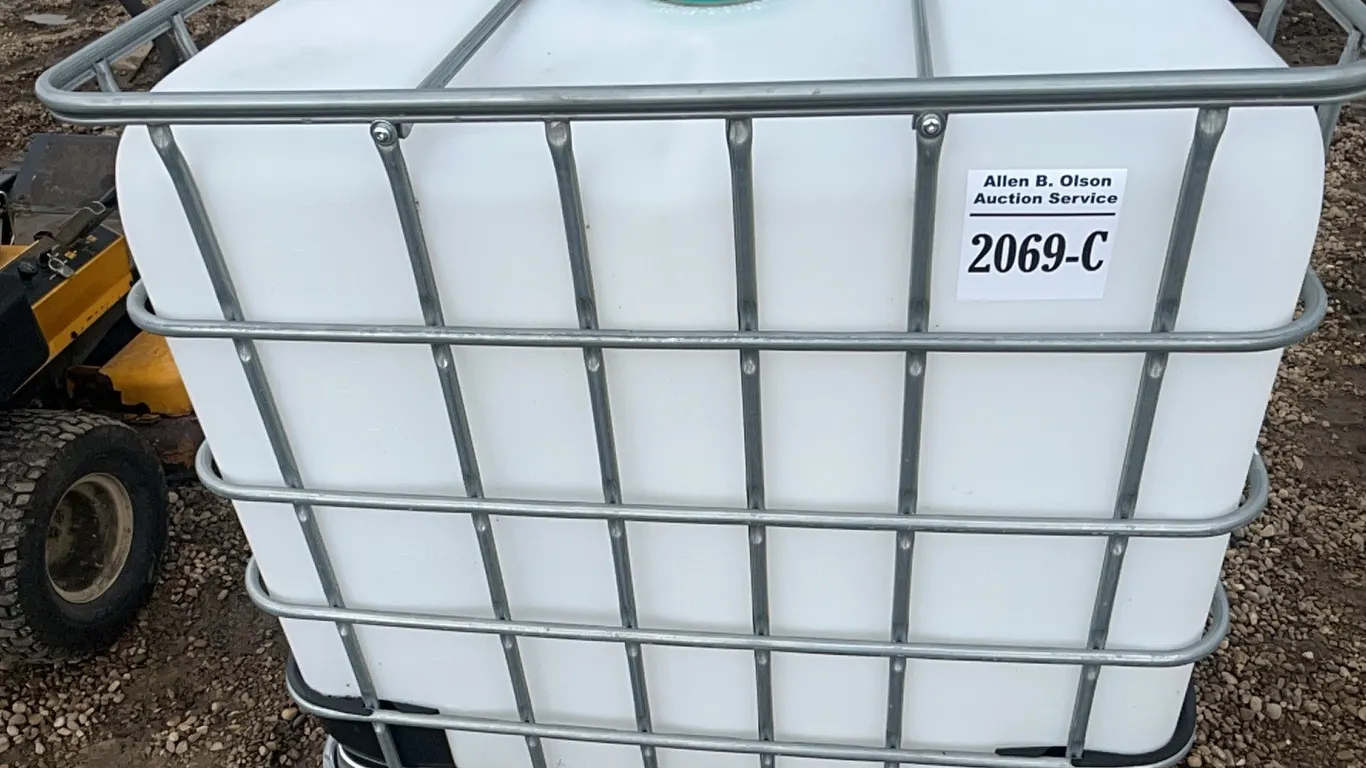 1000 LTR PLASTIC TOTE IN METAL CAGE - POTABLE