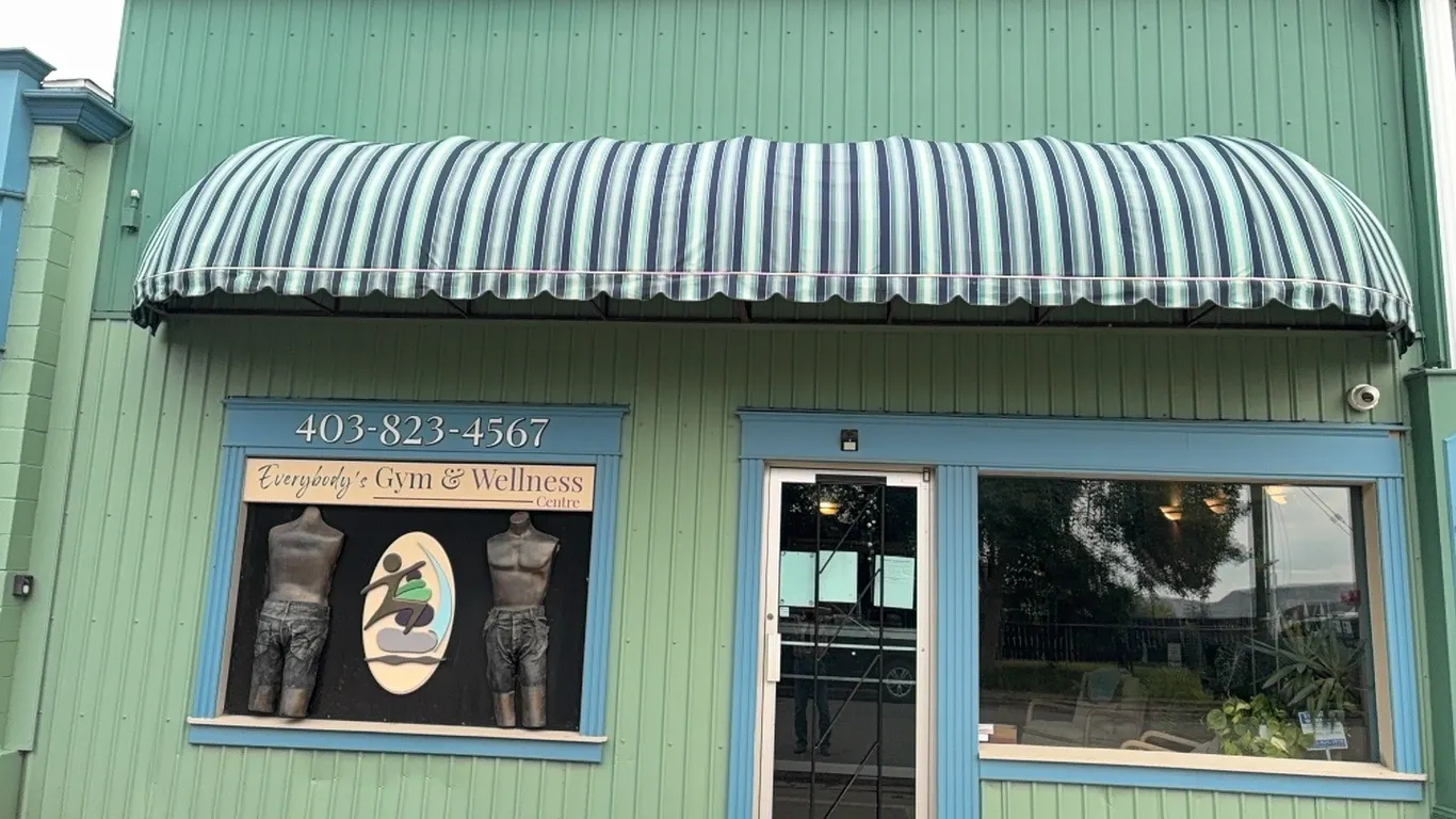 23' 4" COMMERCIAL AWNING