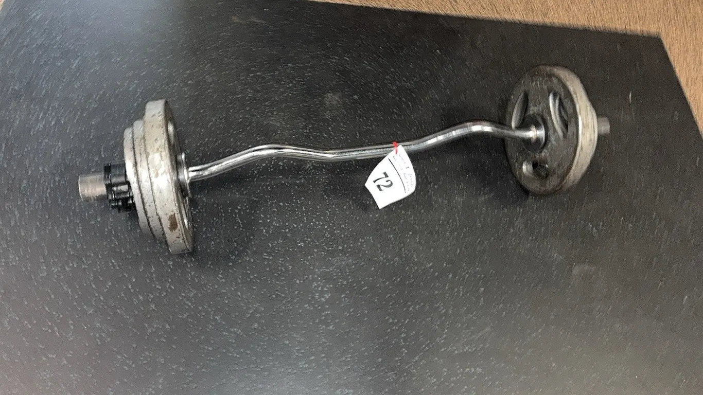 EZ CURL BAR w/ CAST IRON PLATES & CLIPS