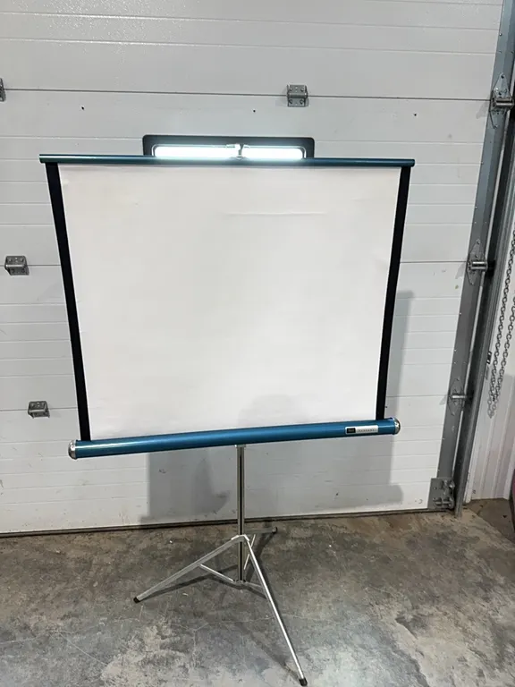 Projector screen