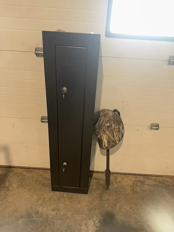 6 Gun case and portable hunting seat