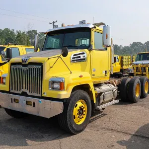 2015 Western Star 4700 SF Conventional Cab Tractor Semi/26-40-0247-V