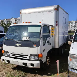 2005 Chevrolet W4500 Cab Over Box Truck (945K)