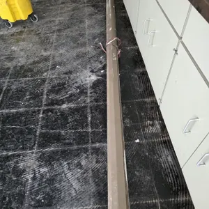 (#29) 8' Da-Lite Model B Projector Screen