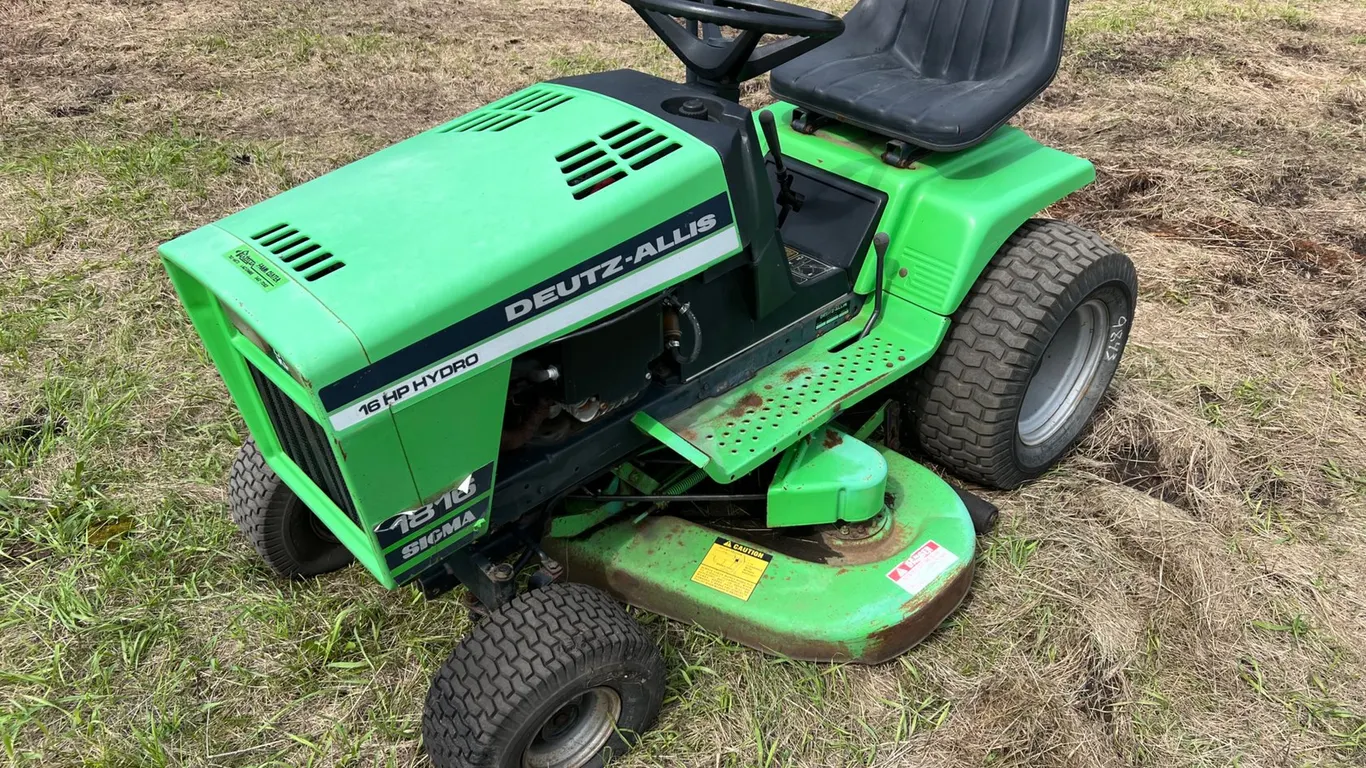 Deutz-Allis 1816H Lawn Tractor