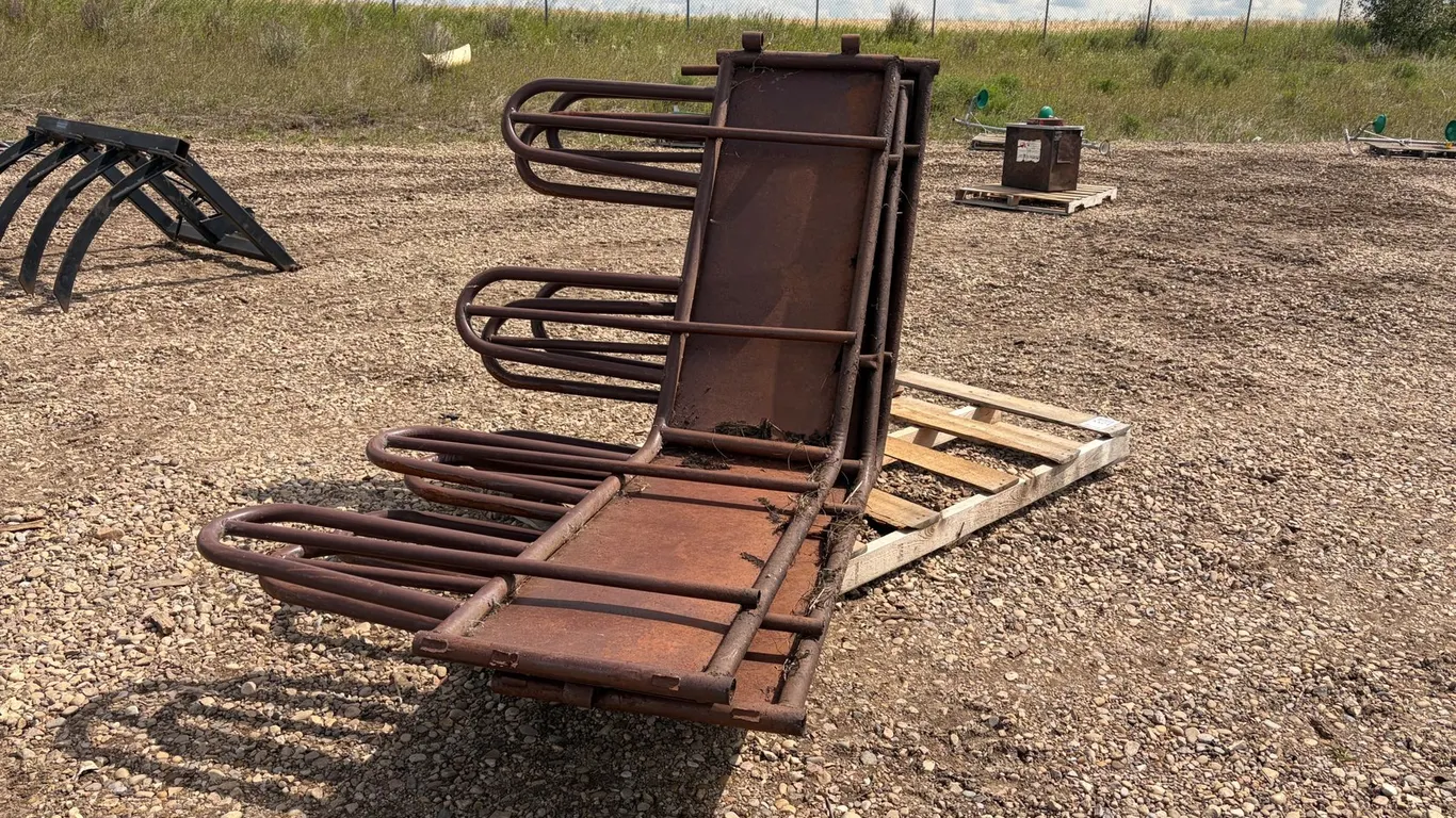 Livestock Bale Feeder