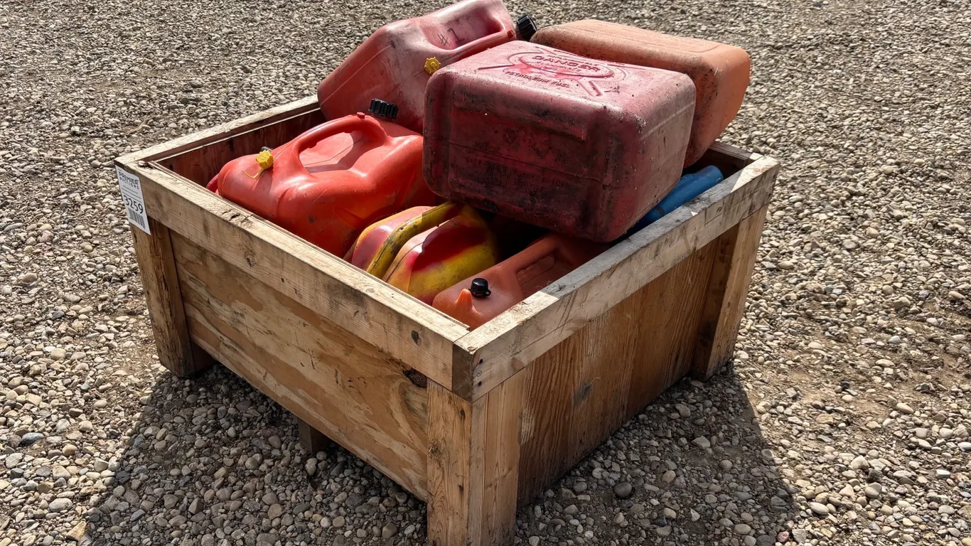 (11) Jerry Cans