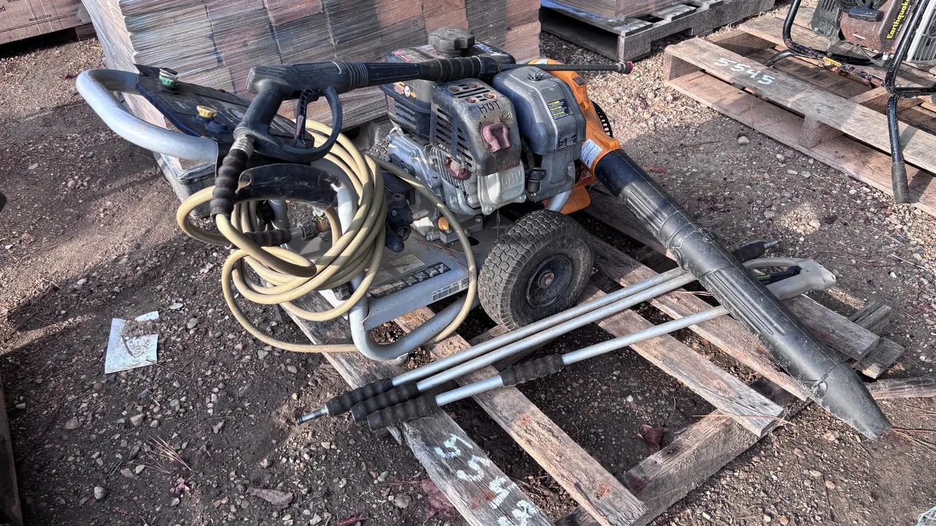SIMPSON 3300PSI PRESSURE WASHER WITH BLOWER