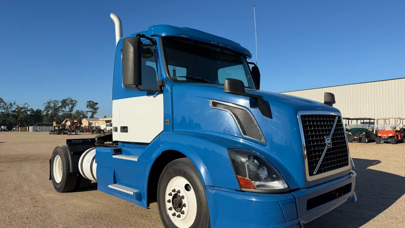 2015 VOLVO VNL42T300