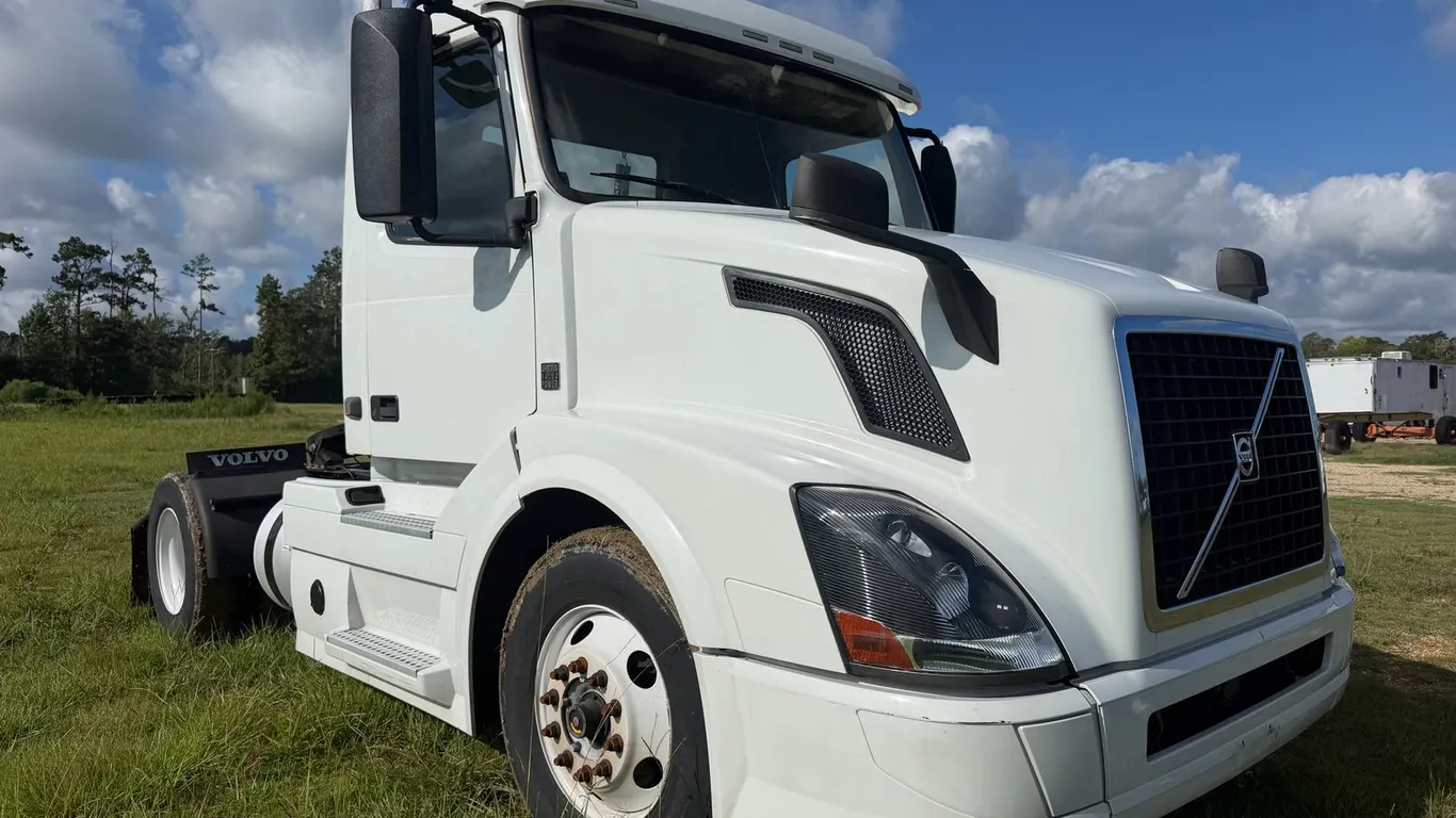 2018 VOLVO VNL42T300