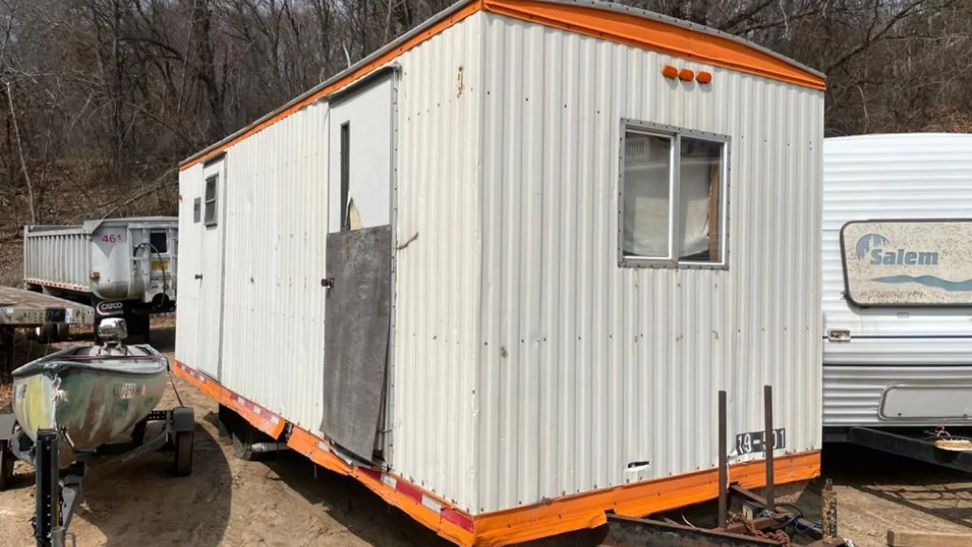 8'x21' Portable Office Trailer