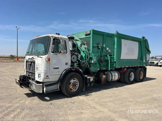 2007 Autocar 6x4 Side Loader Waste Collection Truck