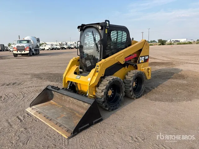 2014 Cat 236D Skid Steer Loader