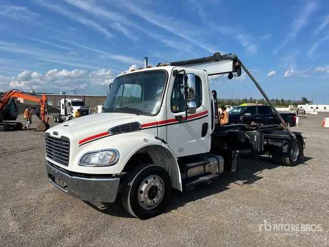 2021 Freightliner M2 106 4x2 Hooklift Truck