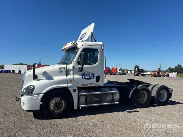 2012 Freightliner Cascadia 6x4 T/A Day Cab Truck Tractor (Inoperable)