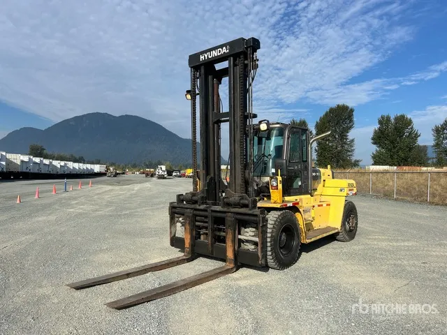 2015 Hyundai 160D7A 35053 lb Pneumatic Tire Forklift