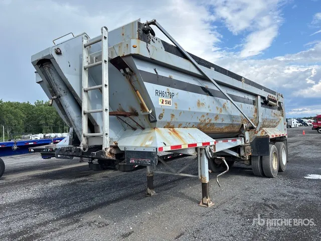 2016 Manac 44226 26 ft T/A End Dump Trailer