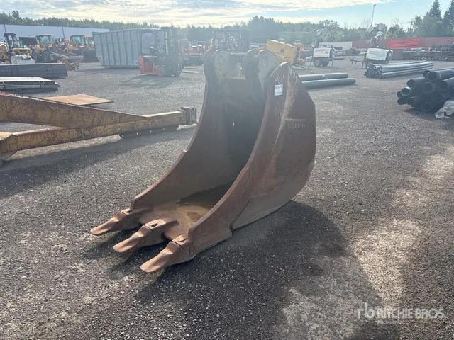 Volvo 28 in Digging Excavator Bucket