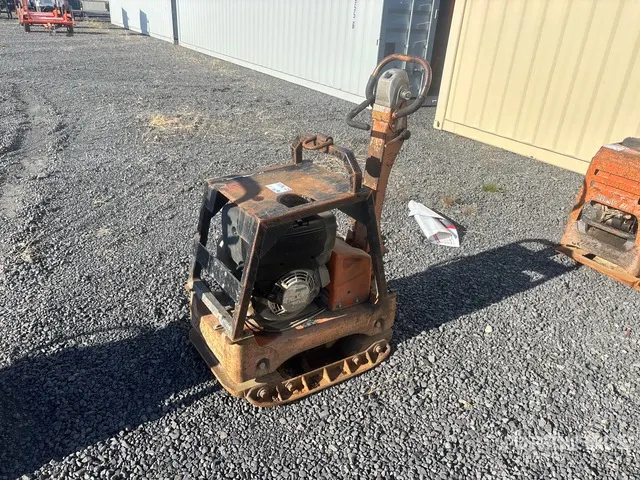 2013 Mikasa MVH-406DSZ Reversible Vibratory Plate Compactor (Inoperable)