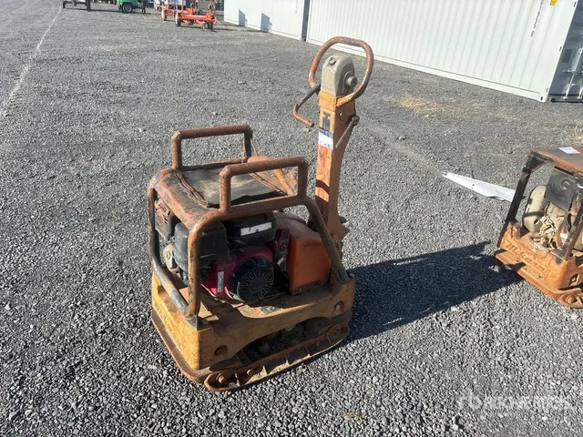 2007 Mikasa MVH-406DSY Reversible Vibratory Plate Compactor (Inoperable)