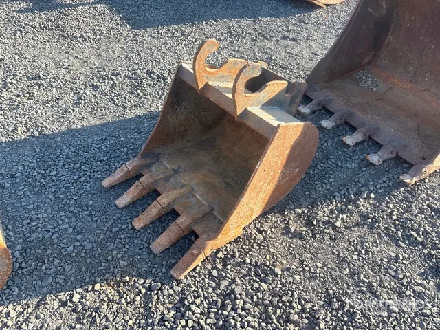 24 in Digging Excavator Bucket