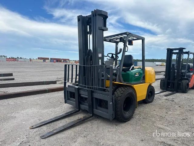 2005 Komatsu FD45T8 Pneumatic Tire Forklift