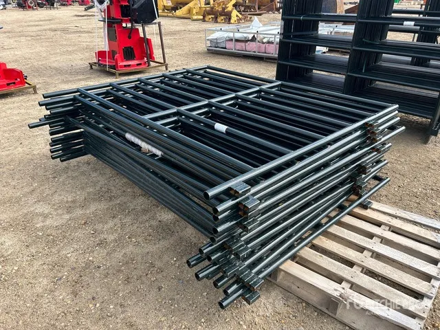 Quantity of (14) 7 ft 4 in Livestock Panel