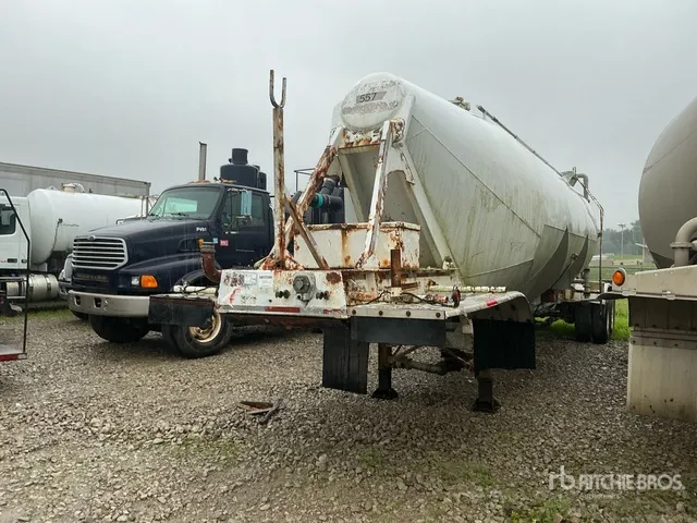 1979 Fruehauf 1000 cft T/A Pneumatic Bulk Trailer (Inoperable)