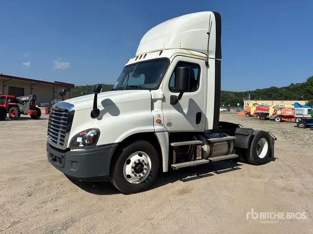 2018 Freightliner Cascadia 125 4x2 S/A Day Cab Truck Tractor