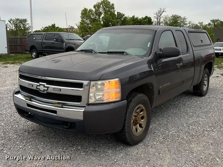 2011 Chevrolet Silverado 1500 Ext. Cab pickup truck